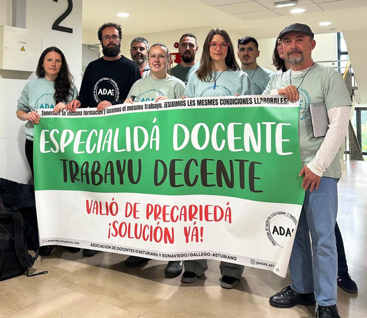 Docentes de llingua asturiana y eonaviego durante l’enzarru.