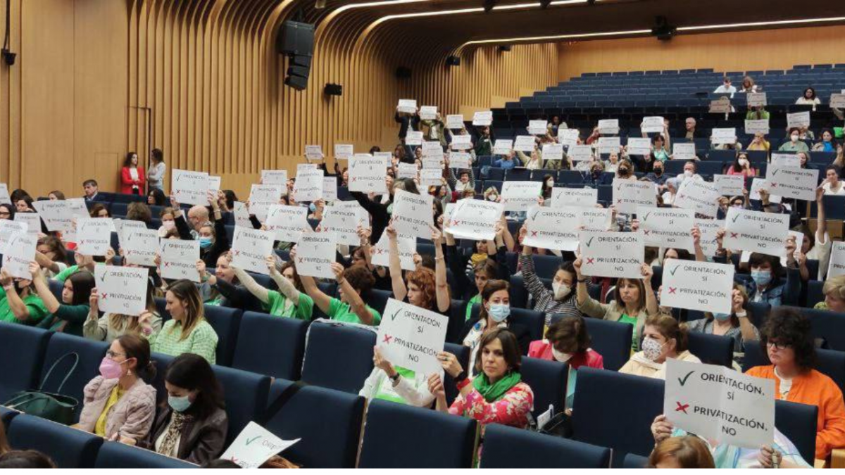 Entrega firmas privatización orientación